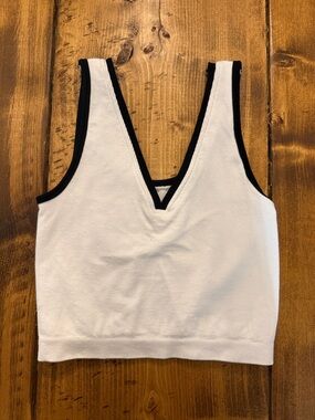 NWOT Fabletics White and Black V-Neck Sports Bra